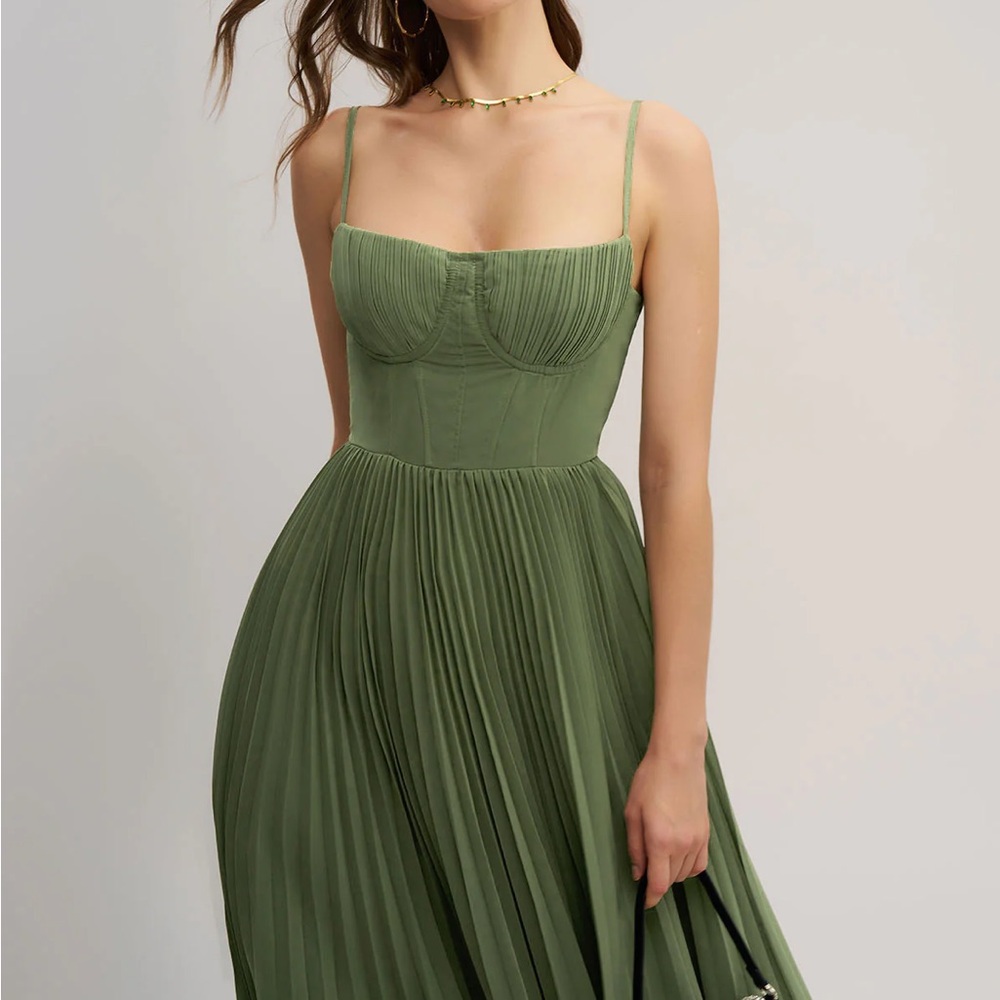 Rihoas Green Sweetheart Neck Flowy Slip Maxi Dress - Picture 2 of 10